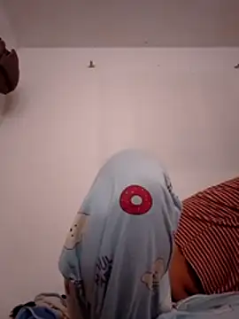 Snapshot of DulceTentacion12 chatting on 12/17/25, 02:44 DulceTentacion12 online show from 12/17/25, 02:44