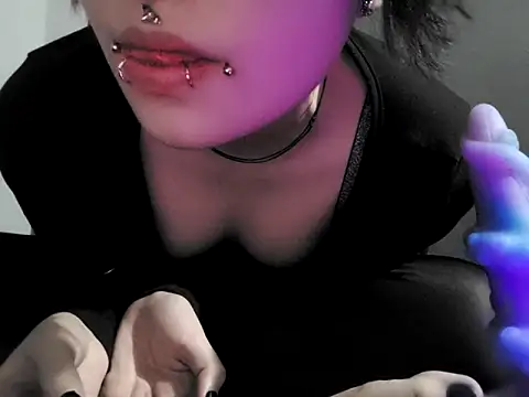 Snapshot of Delilah_666 chatting on 12/19/25, 12:03 Delilah 666 online show from 12/19/25, 12:03