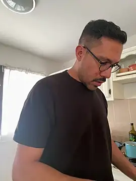 AdrianGarcia89 online show from 04/18/26, 05:37