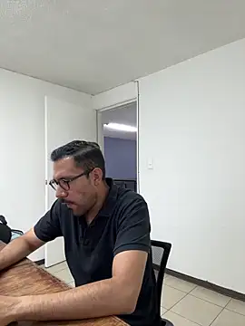 AdrianGarcia89 online show from 05/06/26, 01:09