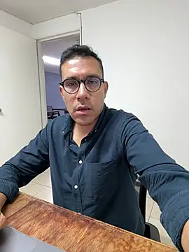 Snapshot of AdrianGarcia89 chatting on 06/04/26, 01:21 AdrianGarcia89 online show from 06/04/26, 01:21