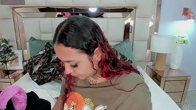 Snapshot of ateneaa_dioosa chatting on 12/19/25, 11:45 ateneaa dioosa online show from 12/19/25, 11:45