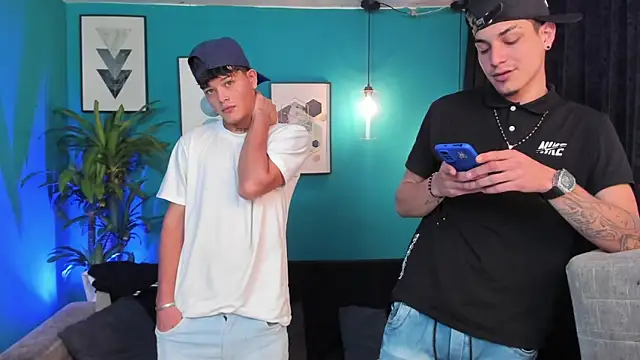 Snapshot of Oficial_KingOfHeavens chatting on 12/19/25, 08:44 Oficial KingOfHeavens online show from 12/19/25, 08:44