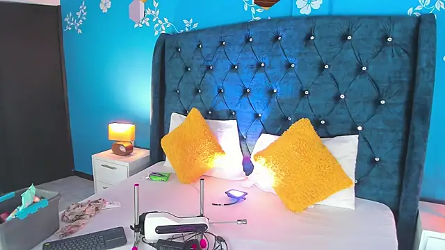 Snapshot of Issa_Clark01 chatting on 02/09/26, 08:51 Issa Clark01 online show from 02/09/26, 08:51