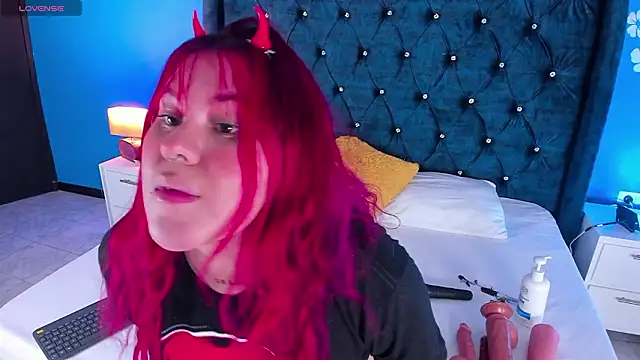 Issa Clark01 online show from 03/12/26, 12:27