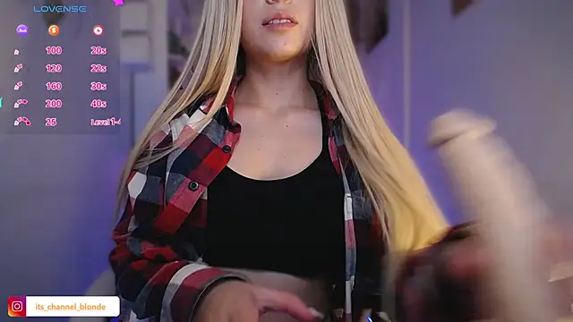 Snapshot of channel_blondee chatting on 12/18/25, 05:12 channel blondee online show from 12/18/25, 05:12