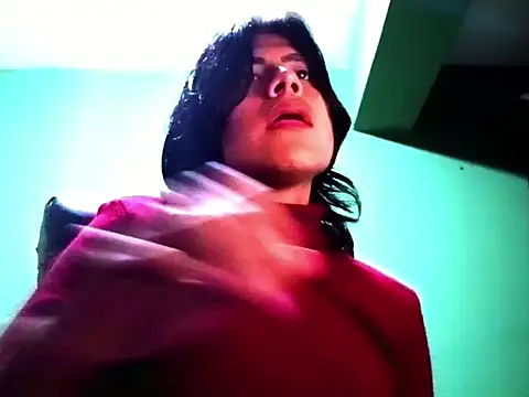 Snapshot of gaspar137 chatting on 12/17/25, 05:34 gaspar137 online show from 12/17/25, 05:34