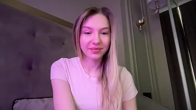 Snapshot of blondinkaa chatting on 02/17/26, 09:28 blondinkaa online show from 02/17/26, 09:28