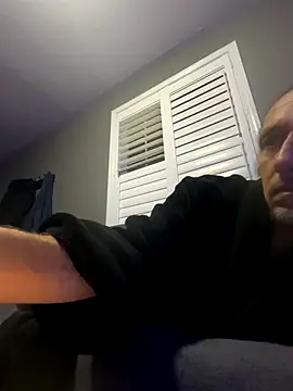 Snapshot of greeneyed81 chatting on 12/17/25, 07:24 greeneyed81 online show from 12/17/25, 07:24