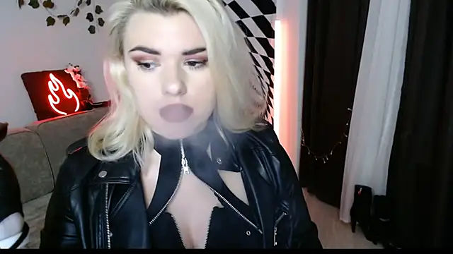 Snapshot of Ariana_Saint chatting on 04/02/26, 07:42 Ariana Saint online show from 04/02/26, 07:42