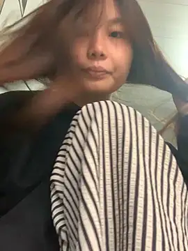 Snapshot of Baby_Bi chatting on 12/17/25, 09:36 Baby Bi online show from 12/17/25, 09:36