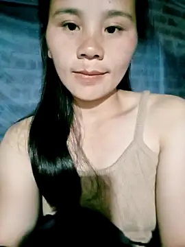 Snapshot of Uzi-na chatting on 12/17/25, 01:05 Uzi-na online show from 12/17/25, 01:05