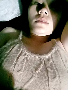 Snapshot of Uzi-na chatting on 12/18/25, 10:35 Uzi-na online show from 12/18/25, 10:35