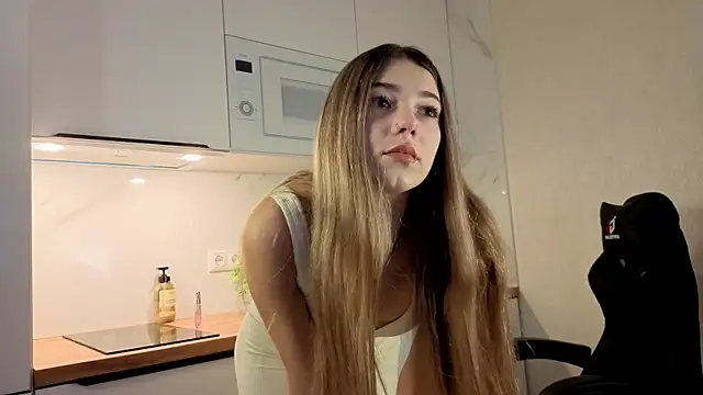 Snapshot of angel_lin chatting on 12/20/25, 11:13 angel lin online show from 12/20/25, 11:13