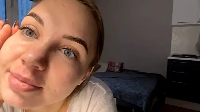 AliceQueenGirl online show from 01/09/26, 12:45