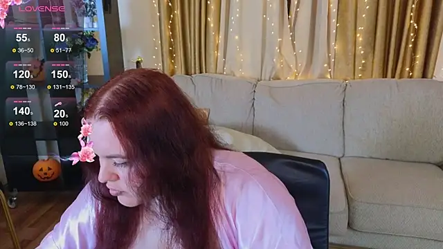 Snapshot of LindaBermer chatting on 12/18/25, 11:47 LindaBermer online show from 12/18/25, 11:47