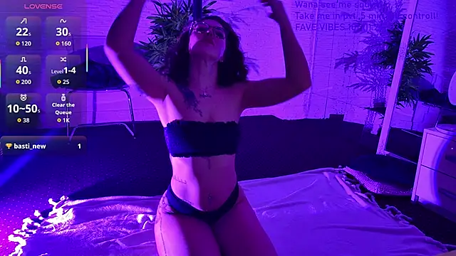 Snapshot of MusePole chatting on 12/18/25, 08:34 MusePole online show from 12/18/25, 08:34