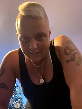 Bendoverbetty3 online show from 12/21/25, 09:48