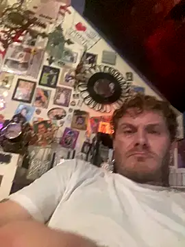 Snapshot of southernhelle chatting on 12/18/25, 11:52 southernhelle online show from 12/18/25, 11:52