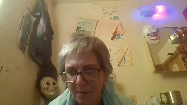 Snapshot of becky1111 chatting on 04/12/26, 01:47 becky1111 online show from 04/12/26, 01:47