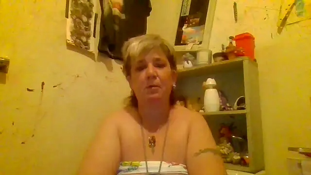 Snapshot of becky1111 chatting on 06/07/26, 04:50 becky1111 online show from 06/07/26, 04:50