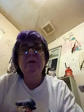 Snapshot of becky1111 chatting on 06/20/26, 10:26 becky1111 online show from 06/20/26, 10:26