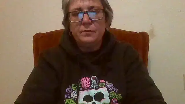 becky1111 online show from 04/23/26, 04:19
