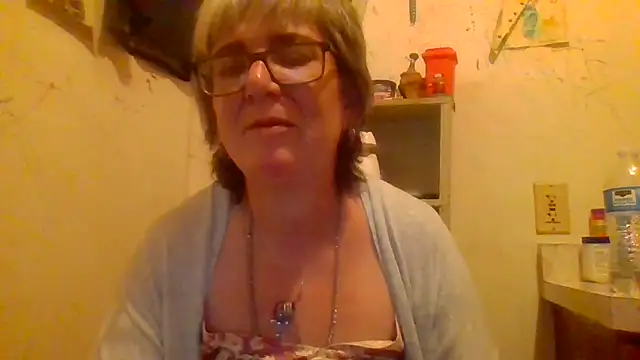 Snapshot of becky1111 chatting on 06/14/26, 01:13 becky1111 online show from 06/14/26, 01:13