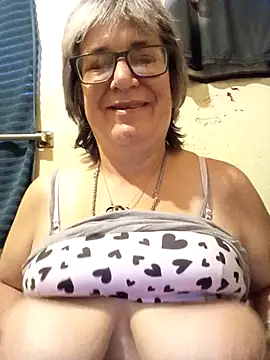 Snapshot of becky1111 chatting on 07/10/26, 10:21 becky1111 online show from 07/10/26, 10:21