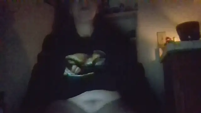 Snapshot of becky1111 chatting on 04/11/26, 09:02 becky1111 online show from 04/11/26, 09:02