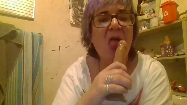 Snapshot of becky1111 chatting on 06/25/26, 12:08 becky1111 online show from 06/25/26, 12:08