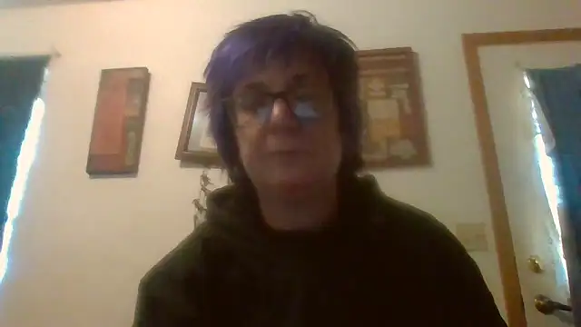 Snapshot of becky1111 chatting on 06/17/26, 07:35 becky1111 online show from 06/17/26, 07:35