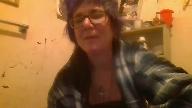 Snapshot of becky1111 chatting on 06/17/26, 07:30 becky1111 online show from 06/17/26, 07:30