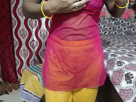 Snapshot of surbhi01 chatting on 06/26/26, 04:29 surbhi01 online show from 06/26/26, 04:29