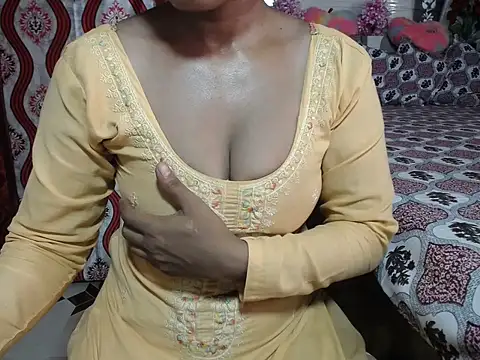 Snapshot of surbhi01 chatting on 07/16/26, 06:54 surbhi01 online show from 07/16/26, 06:54