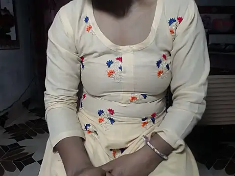Snapshot of surbhi01 chatting on 05/17/26, 06:57 surbhi01 online show from 05/17/26, 06:57
