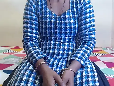 surbhi01 online show from 12/19/25, 07:22