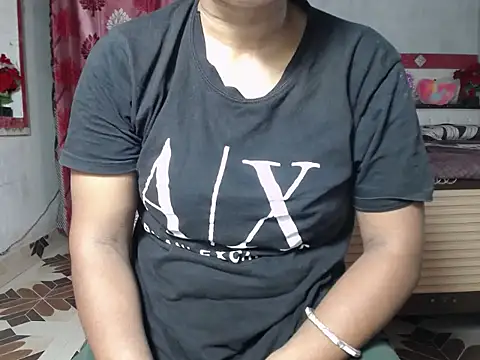 Snapshot of surbhi01 chatting on 05/18/26, 07:29 surbhi01 online show from 05/18/26, 07:29