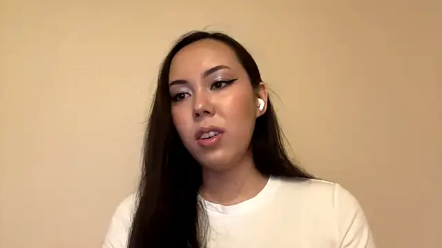 Snapshot of KimYunAh chatting on 12/18/25, 01:15 KimYunAh online show from 12/18/25, 01:15