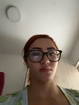 Snapshot of anaperla- chatting on 12/18/25, 03:49 anaperla- online show from 12/18/25, 03:49