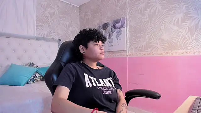 Snapshot of Sasha_Venom chatting on 12/18/25, 01:26 Sasha Venom online show from 12/18/25, 01:26