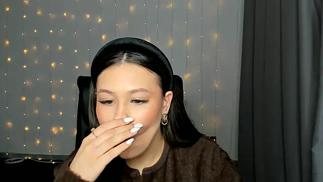 Snapshot of ArnitaAsma chatting on 12/18/25, 03:49 ArnitaAsma online show from 12/18/25, 03:49