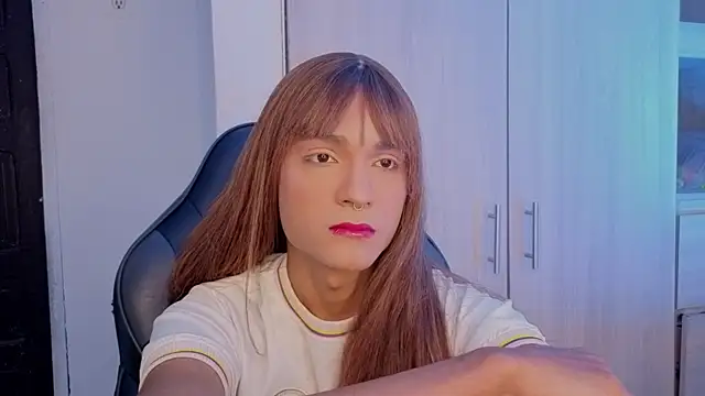 Snapshot of tiffanyy_777 chatting on 06/18/26, 04:11 tiffanyy 777 online show from 06/18/26, 04:11