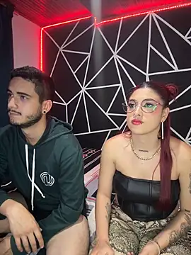 Snapshot of Makenzy_darly chatting on 12/18/25, 04:39 Makenzy darly online show from 12/18/25, 04:39