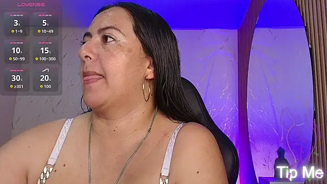 Snapshot of evelyn_harpeery chatting on 04/10/26, 10:44 evelyn harpeery online show from 04/10/26, 10:44