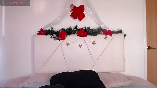 Snapshot of KendalMiller1 chatting on 12/18/25, 01:15 KendalMiller1 online show from 12/18/25, 01:15