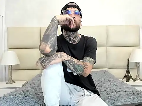 Snapshot of CalvinKorvus chatting on 12/18/25, 09:40 CalvinKorvus online show from 12/18/25, 09:40