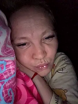 Snapshot of MikasXNiksssxX chatting on 12/17/25, 08:14 MikasXNiksssxX online show from 12/17/25, 08:14