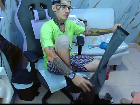 Snapshot of Boy_tatto77 chatting on 02/22/26, 07:37 Boy tatto77 online show from 02/22/26, 07:37