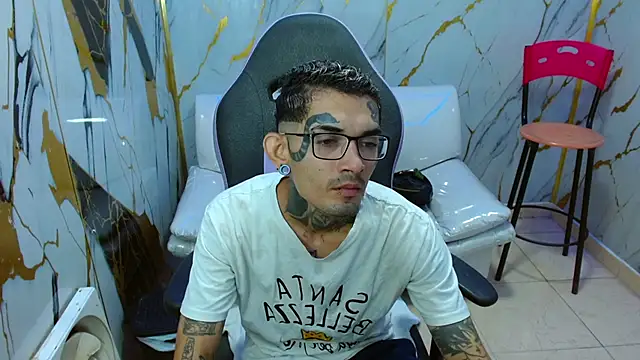 Snapshot of Boy_tatto77 chatting on 03/11/26, 12:32 Boy tatto77 online show from 03/11/26, 12:32